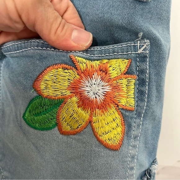 No Boundries Juniors Bib Overall Shorts Medium Embroidered Flowers Frayed - Picture 4 of 6
